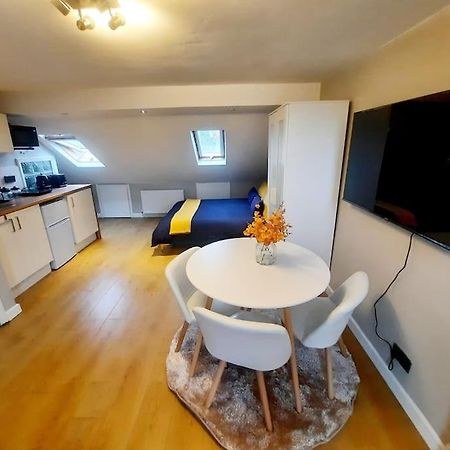 Alross Studio Flat / Private Bathroom London Ngoại thất bức ảnh