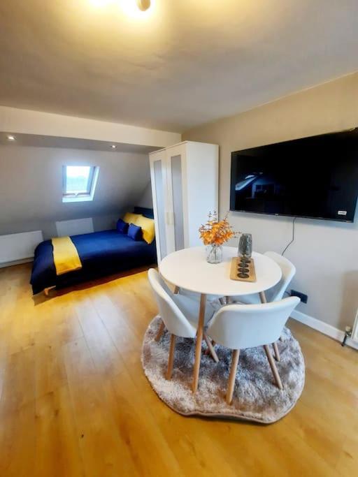 Alross Studio Flat / Private Bathroom London Ngoại thất bức ảnh