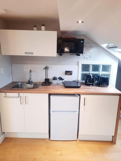 Alross Studio Flat / Private Bathroom London Ngoại thất bức ảnh