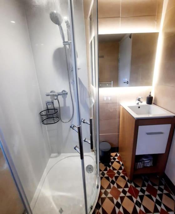 Alross Studio Flat / Private Bathroom London Ngoại thất bức ảnh