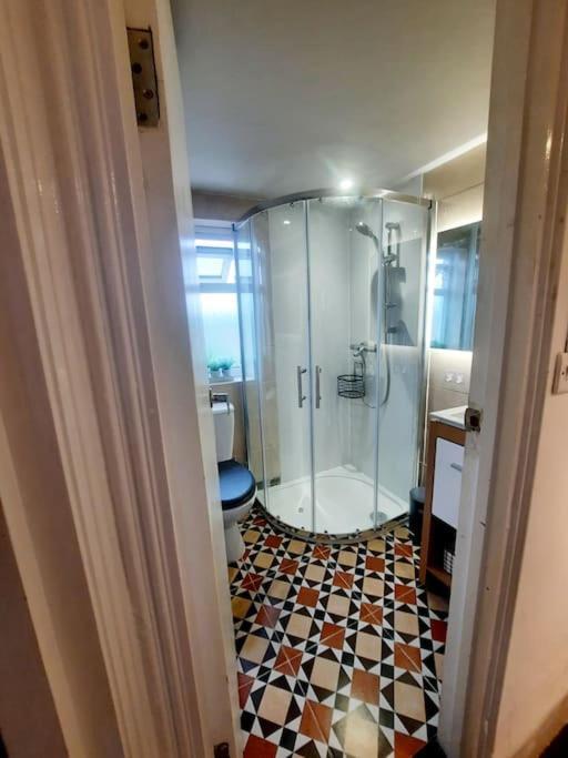 Alross Studio Flat / Private Bathroom London Ngoại thất bức ảnh