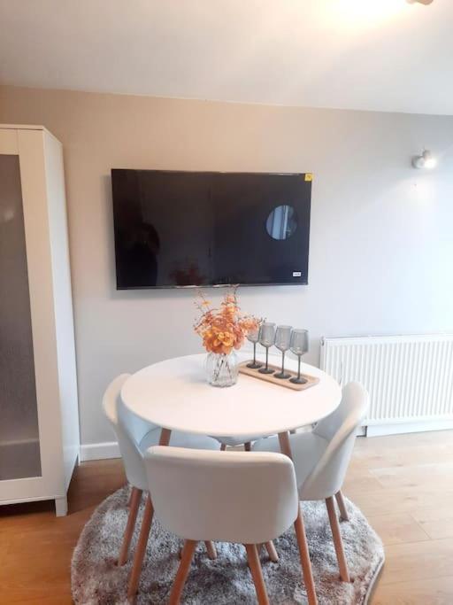 Alross Studio Flat / Private Bathroom London Ngoại thất bức ảnh