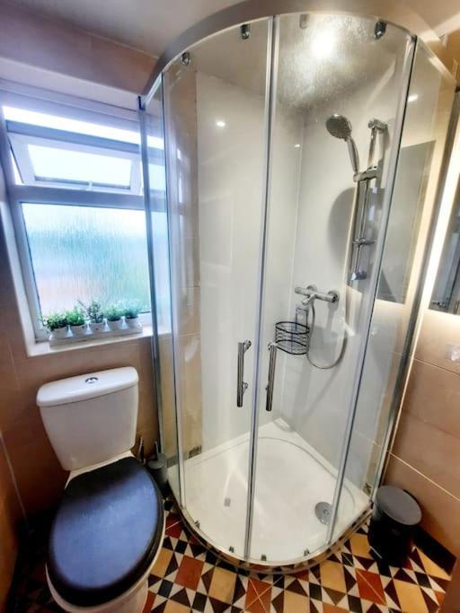 Alross Studio Flat / Private Bathroom London Ngoại thất bức ảnh