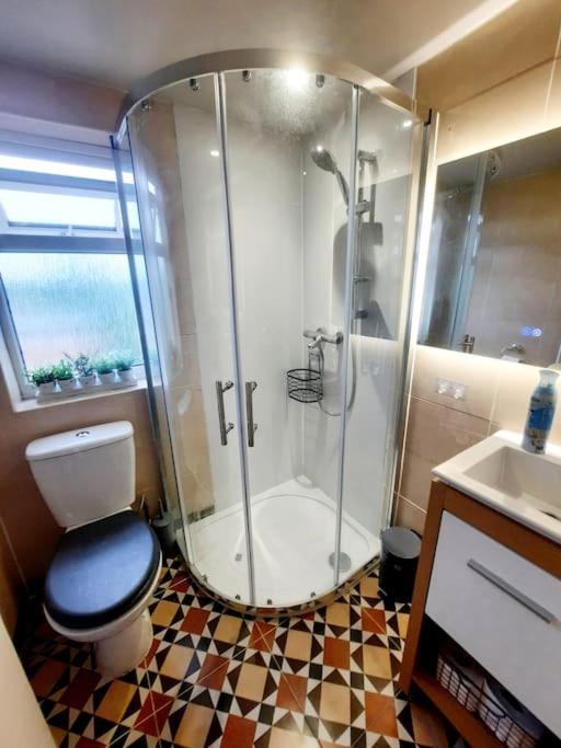 Alross Studio Flat / Private Bathroom London Ngoại thất bức ảnh